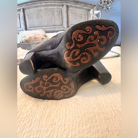 Born Crown Womens Kimber Boots Brown Suede Stacked Heels Buckle Side Zipper 8 M - Picture 9 of 14